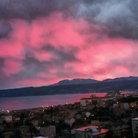 Sunset Violin Apartment
