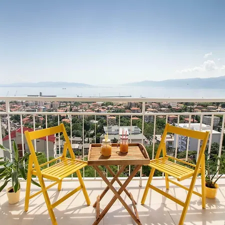 Sunset Violin Apartment