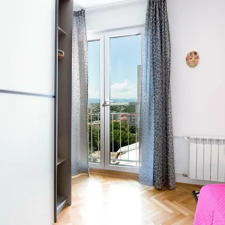 Sunset Violin Apartment